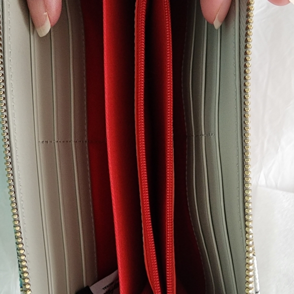 Limited Edition Dumbo Dooney & Bourke Wristlet NWT - Picture 10 of 13